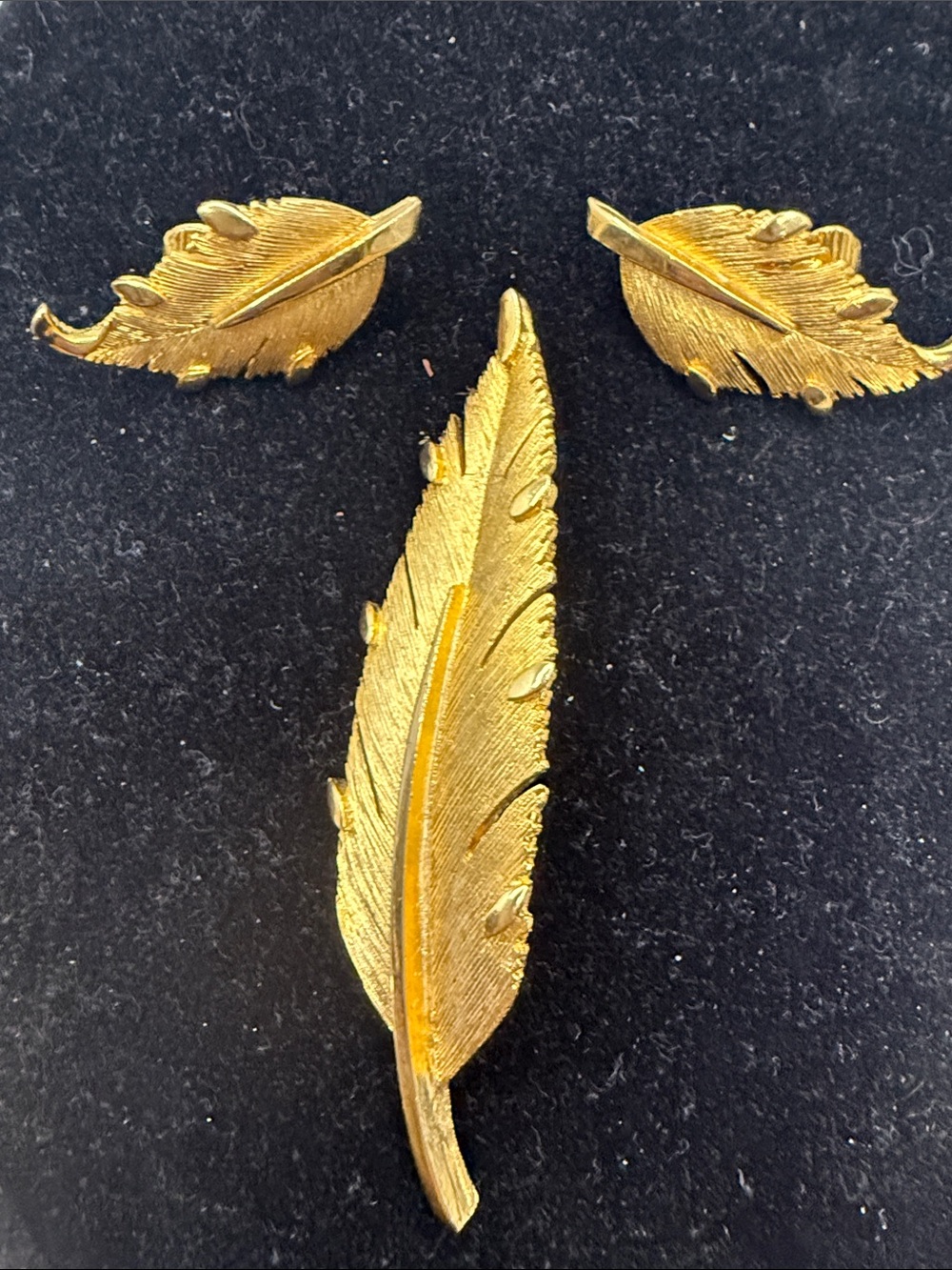 Alan J gold tone brooch and clip earring set